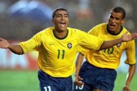 足坛评选中 足坛评选中